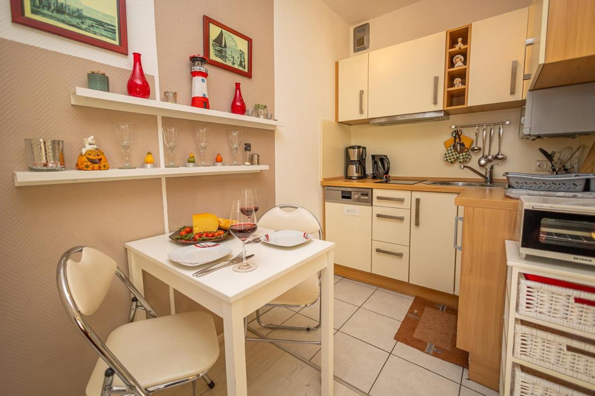 Studio 2 Im Eg Haus Stranddistel, Geschmackvoll Eingerichtete Ferienwohnung Fur 2 Personen In Цингст Екстер'єр фото